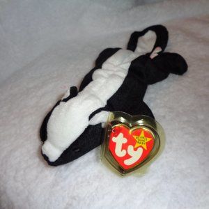 TY Beanie Baby Stinky the Skunk Collectible